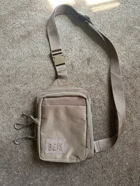 BEIS sports slingback crossbody in maple